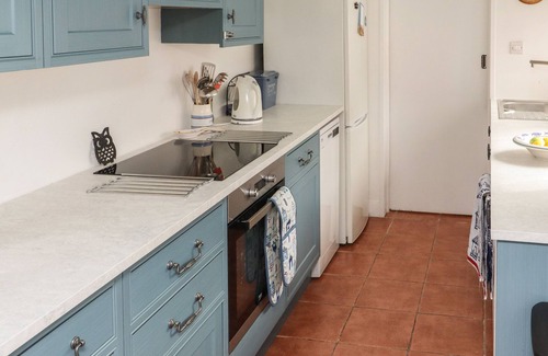 Lympstone Cottage | 9 HAREFIELD COTTAGES, pet friendly, with a garden in Lympstone