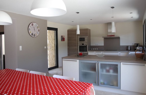 Armissan House | 9 km from the beaches, villa in the heart of the village with private swimming pool