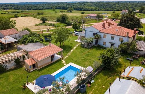 Grandici House | 9 km from the sea, free Wi-Fi, barbecue, dishwasher, washing machine