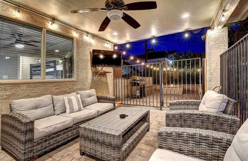 Paradise Valley Village House | 9 Large Bedrooms | Private Pool | Pool Table