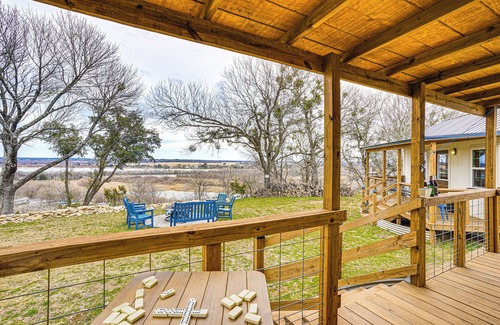 Dennis Cabin | 9 Mi to Dtwn Granbury: Getaway w/Water Views