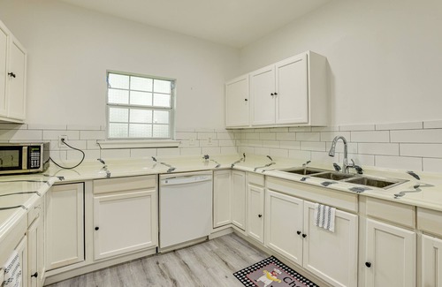 Houston Apartment | 9 Mi to Old Town Spring: Suburban Stay in Houston!