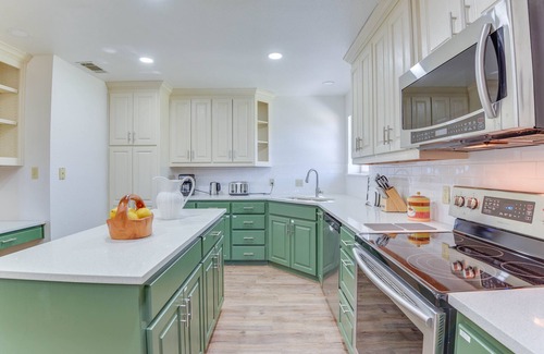 Sanger House | 9 Mi to Ray Roberts Lake: Texas Retreat w/Pool