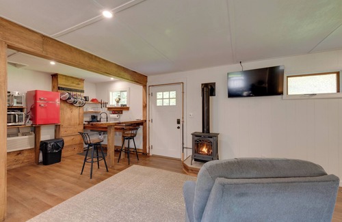 Hillsgrove Cottage | 9 Mi to Worlds End State Park: Cabin in Hillsgrove