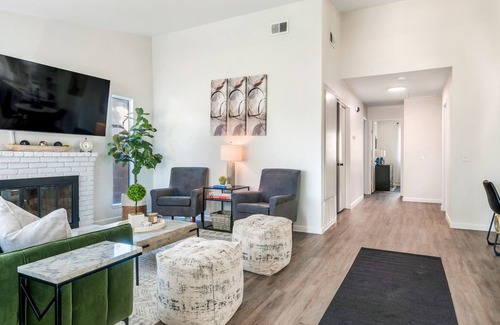 Riverside House | 9 miles to DT Riverside + tons of local parks and sites nearby!