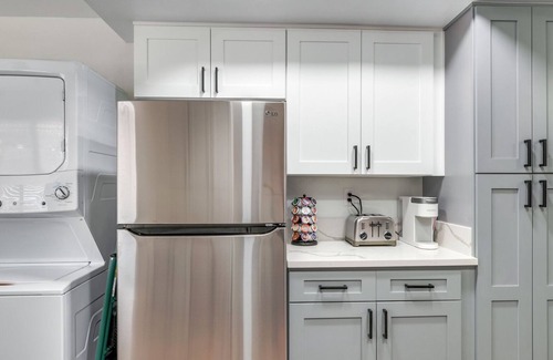 Riverside House | 9 miles to DT Riverside + tons of local parks and sites nearby!