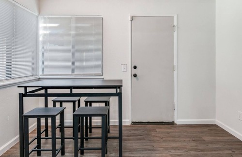 Riverside House | 9 miles to DT Riverside + tons of local parks and sites nearby!