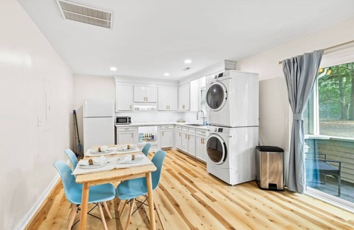 Charleston House | 9 Min to Folly Beach | 12 Min to Downtown | Quiet