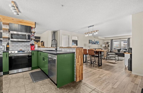 East Kootenay Condo | 9 Peaks⛷| Scandinavian | Pool | Hot Tub | Beach