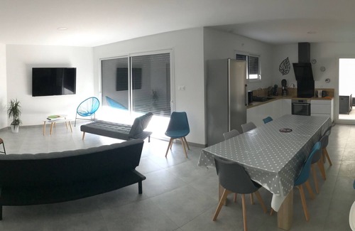 Givrand House | 9-person villa with heated pool, 4-star seaside location
