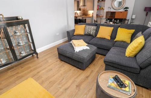 Roch House | 9 Pilgrims Way