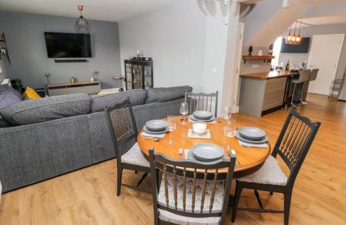 Roch House | 9 Pilgrims Way