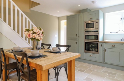 Edith Weston Cottage | 9 RECTORY LANE, pet friendly, with a garden in Edith Weston
