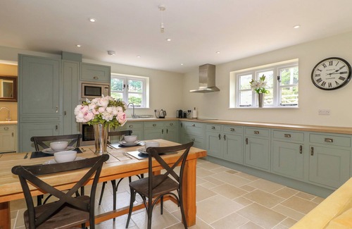 Edith Weston Cottage | 9 RECTORY LANE, pet friendly, with a garden in Edith Weston