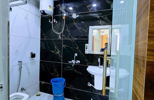 Mathura Hotel | 9-room hotel in lovely Mathura with WiFi, fitness room, AC
