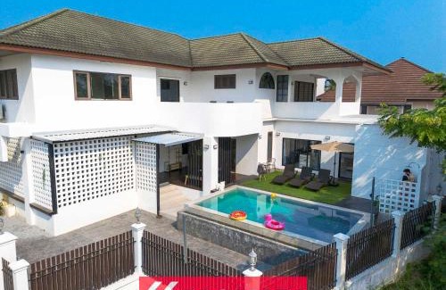 San Sai Villa | 9 Room Huge Pool Villa near Central Festival