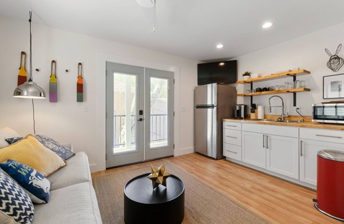 Downtown Historic District House | 9 Sevilla Street - Heart of Downtown 2nd Floor Garage Apartment - Pet Friendly