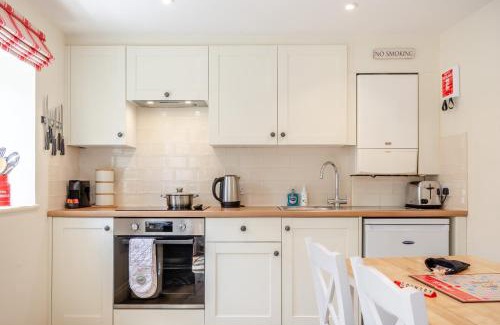 East Dean and Friston House | 9 White Cottage