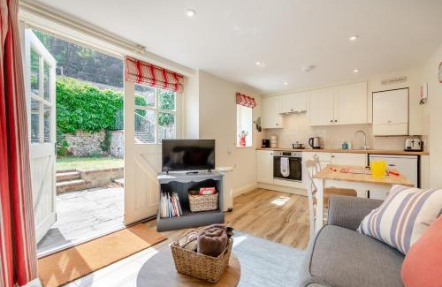 East Dean and Friston House | 9 White Cottage