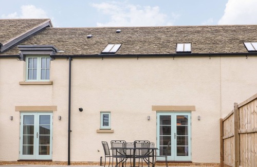 Burford House | 9 WINDRUSH HEIGHTS, pet friendly, with a garden in Burford