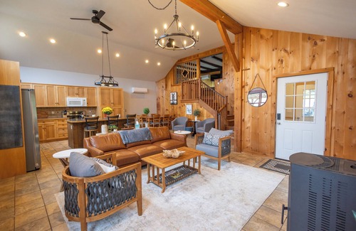 Gilboa House | 90-Acre Catskills Farmhouse Retreat with Pool/Pond/Sportscourt