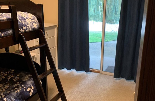 Vernon House | 90 Days Long-Term Rental Only - Lakefront Property