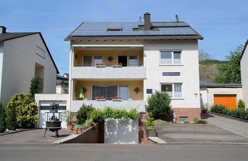 Zeltingen-Rachtig Apartment | 90 m² Apartment ∙ 2 bedrooms ∙ 4 guests