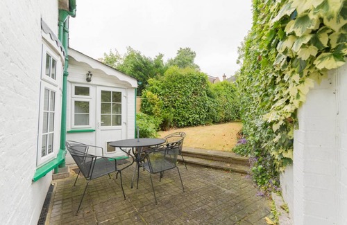 West Finchley House | 90 m² House ∙ 2 bedrooms ∙ 3 guests