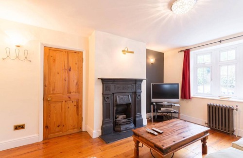 West Finchley House | 90 m² House ∙ 2 bedrooms ∙ 3 guests