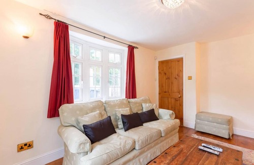 West Finchley House | 90 m² House ∙ 2 bedrooms ∙ 3 guests
