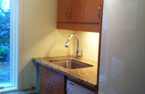 Oaklands Apartment | 90+ nights: Oaklands 8: stylish ambience & easy access to amenities