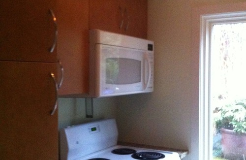 Oaklands Apartment | 90+ nights: Oaklands 8: stylish ambience & easy access to amenities