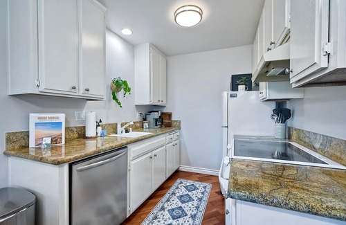 Carlsbad Village Condo | 90 Walk Score l Steps to Beach & Dining | Parking