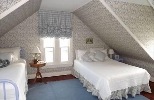 Cape May House | 903 Stockton Avenue- One Block to the Beach