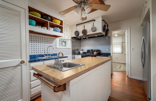 Broadkill Beach House | 907 Bayshore - Large home in Broadkill. Just a block to the beach!