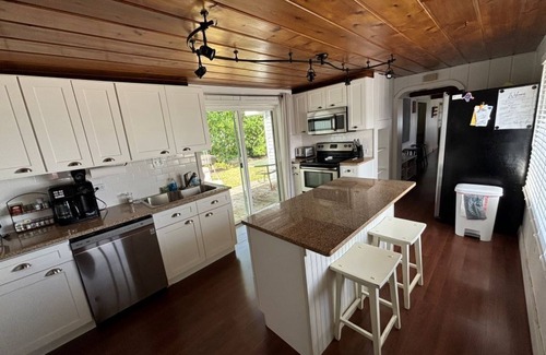 Houghton Lake House | 90ft of water front, 100ft private dock and 1/3 of an acre of greenspace.