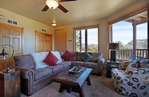 Estes Park Condo | 91 m² Condo ∙ 2 bedrooms ∙ 6 guests