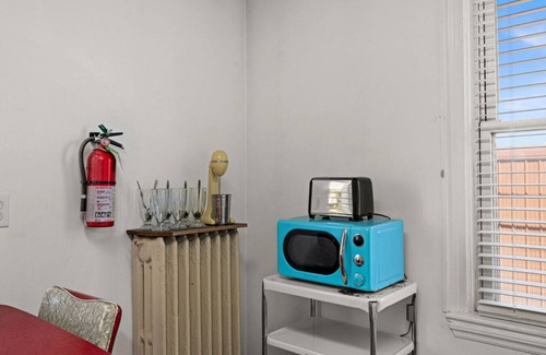 Superior Apartment | 919 · Cumming Avenue Rentals #919