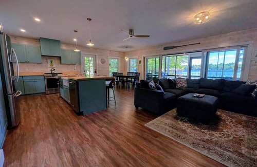Whitefield House | 91WR Lake vibes and views at this waterfront home in the White Mountains! Dog Friendly!