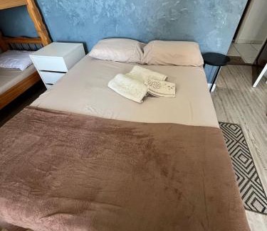Guilhermina Apartment | 920 Vista Mar - Studio enfrente a Praia - WIFI - Restaurantes, Padaria e Mercadinho ao lado, Quiosques Bar com música ao vivo