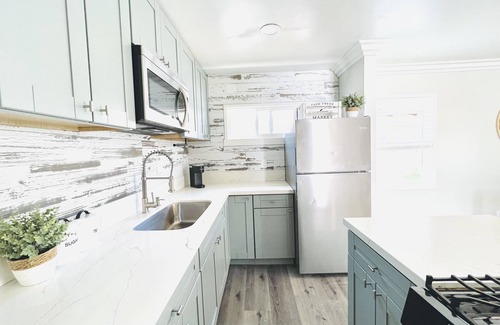 Pacific Beach Cottage | 923-Sandbox- Beach Cottage With Parking!