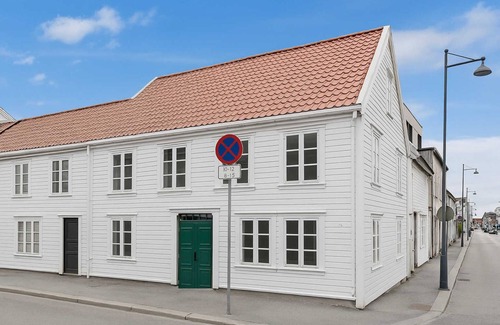 Kristiansand House | 92m to Kvadraturen I Renovated 2025 l Balcony