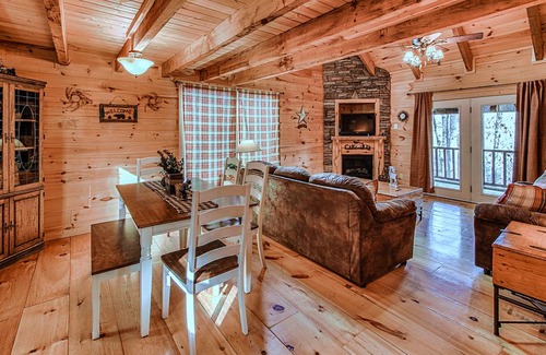 Gatlinburg - Pigeon Forge Cabin | 93 m² Cabin ∙ 2 bedrooms ∙ 6 guests