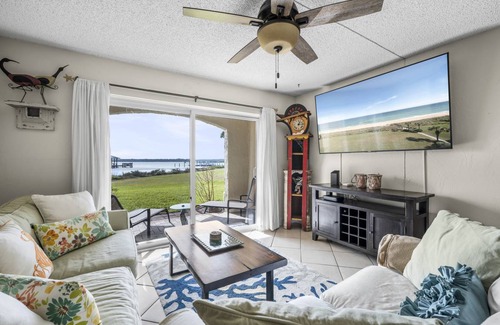 Crescent Beach Condo | 93 m² Condo ∙ 2 bedrooms ∙ 4 guests
