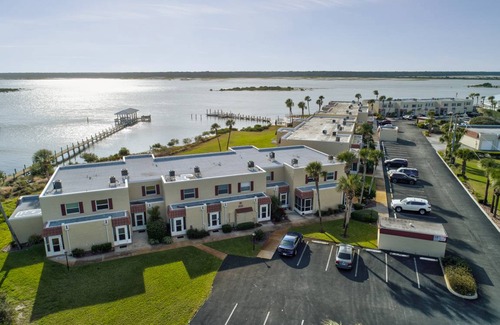 Crescent Beach Condo | 93 m² Condo ∙ 2 bedrooms ∙ 4 guests