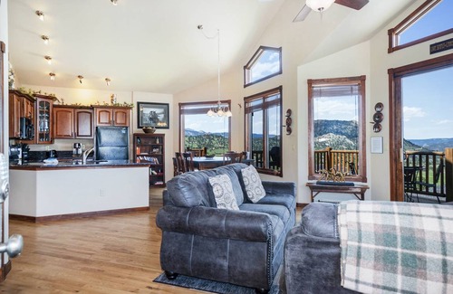 Estes Park Condo | 94 m² Condo ∙ 2 bedrooms ∙ 6 guests