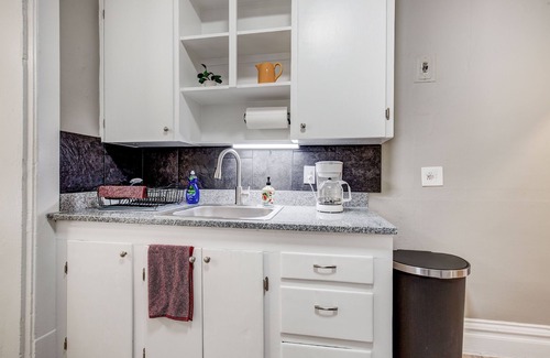 Capitol Hill Apartment | 94 walk score - Capitol Hill Denver - New King Bed - 450Mbps Wifi