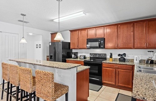 Crystal Cove Condo | 965EG - 6BEDROOMS - 4.5 BATHROOMS - 12 GUESTS - GAME ROOM - GIANT BACK YARD - 15 MINUTES DISNEY PARKS