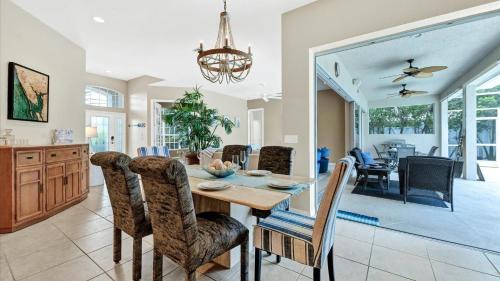 White Marsh House | 974 Rotunda