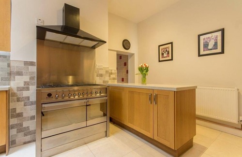 Matlock Bath Cottage | 98 Fountain Villas - sleeps 16 guests in 7 bedrooms